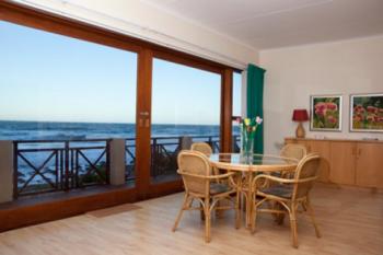 Sea Cottage: Victoria Bay Garden Route Sea Cottage: Victoria Bay Garden Route